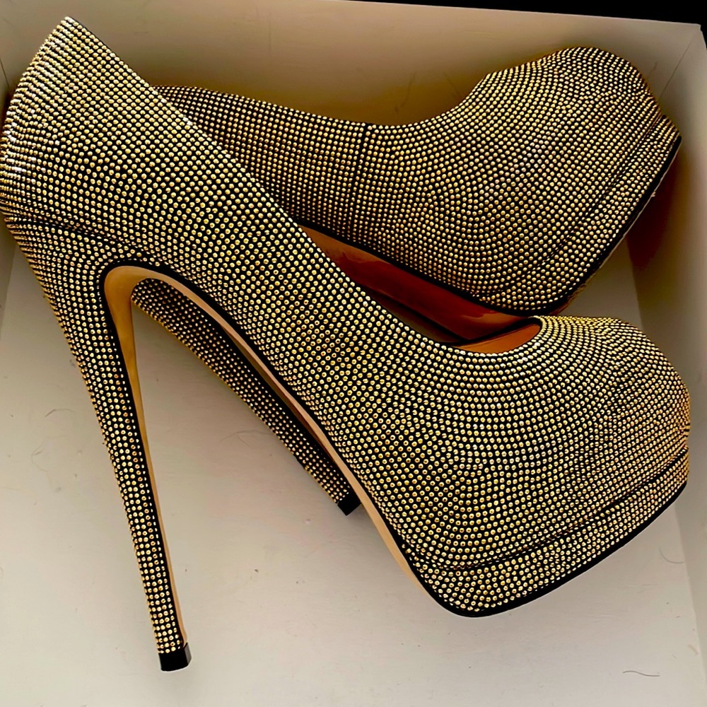 Giuseppe Gold and black heels